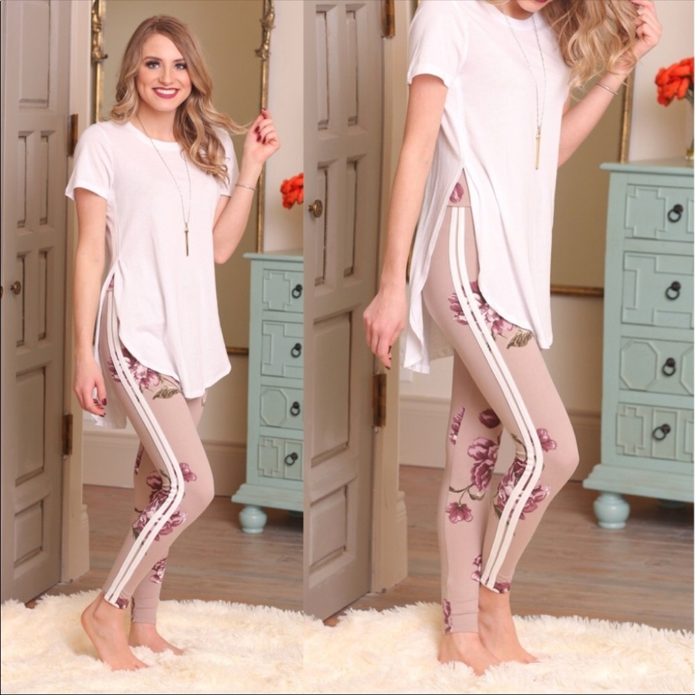 NEW! 🌸 Floral Striped Leggings
